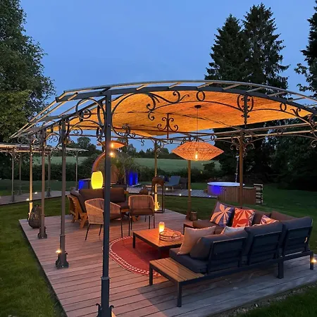 La Petite Chaumiere *