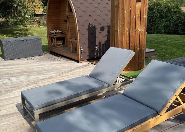 La Petite Chaumiere *